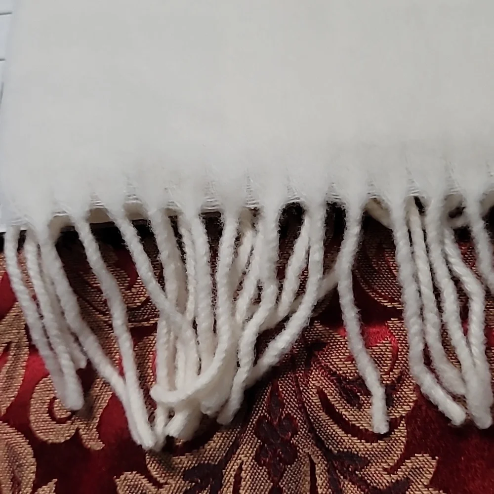 Woman's Luxury Scarf - 100% Wool -‎ Cream